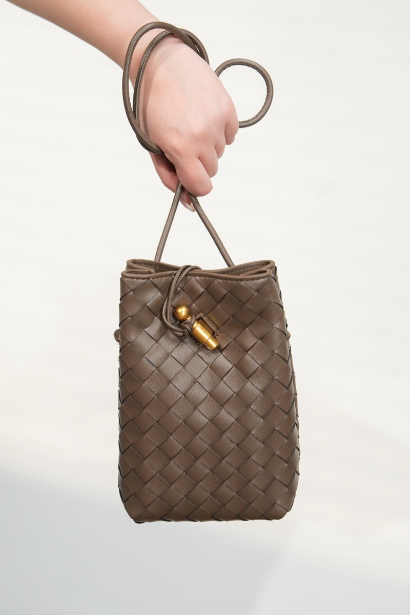 Чанта mini weave taupe