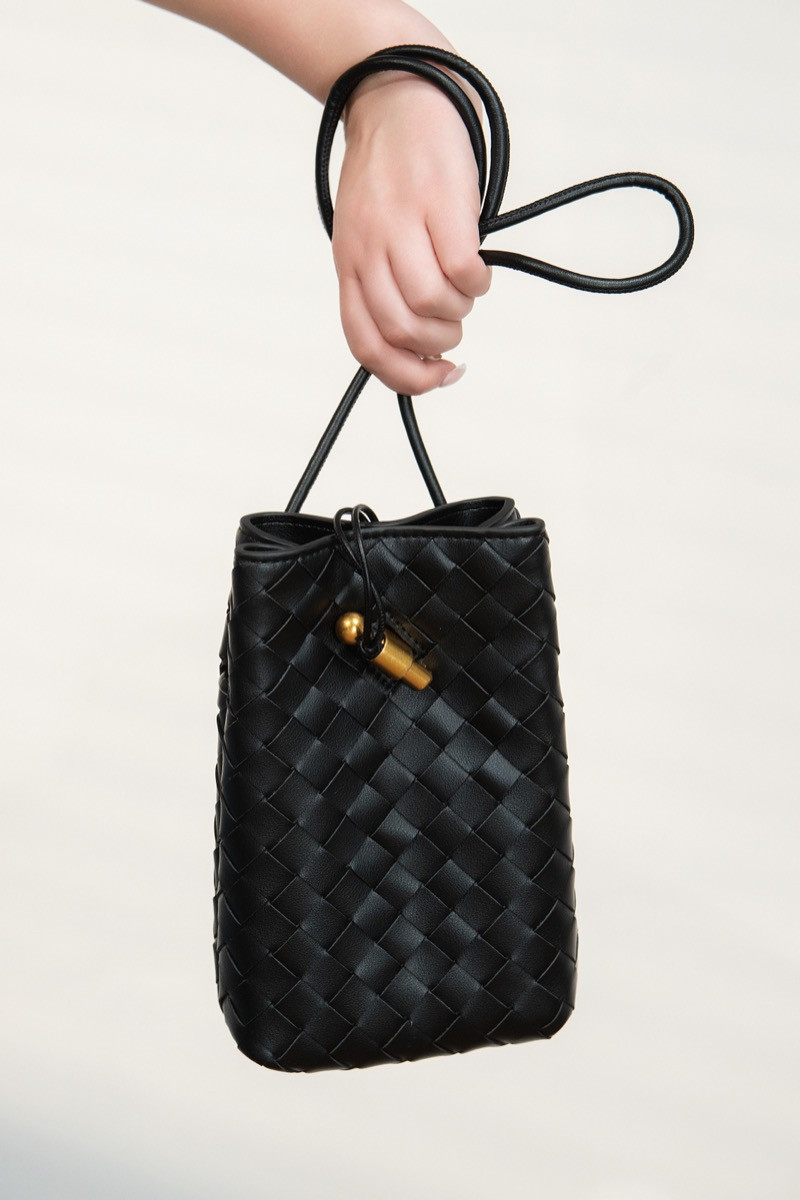 Чанта mini weave black